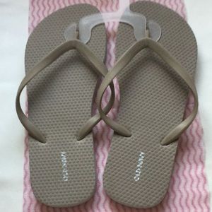 FLIP FLOPS $5
